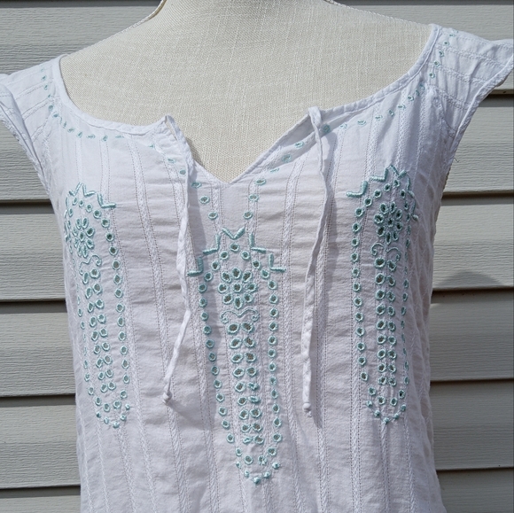 Set: XS Embroidered Boho/Coastal Cowgirl Top, and Gap Shorts, Mint Green - Picture 6 of 14
